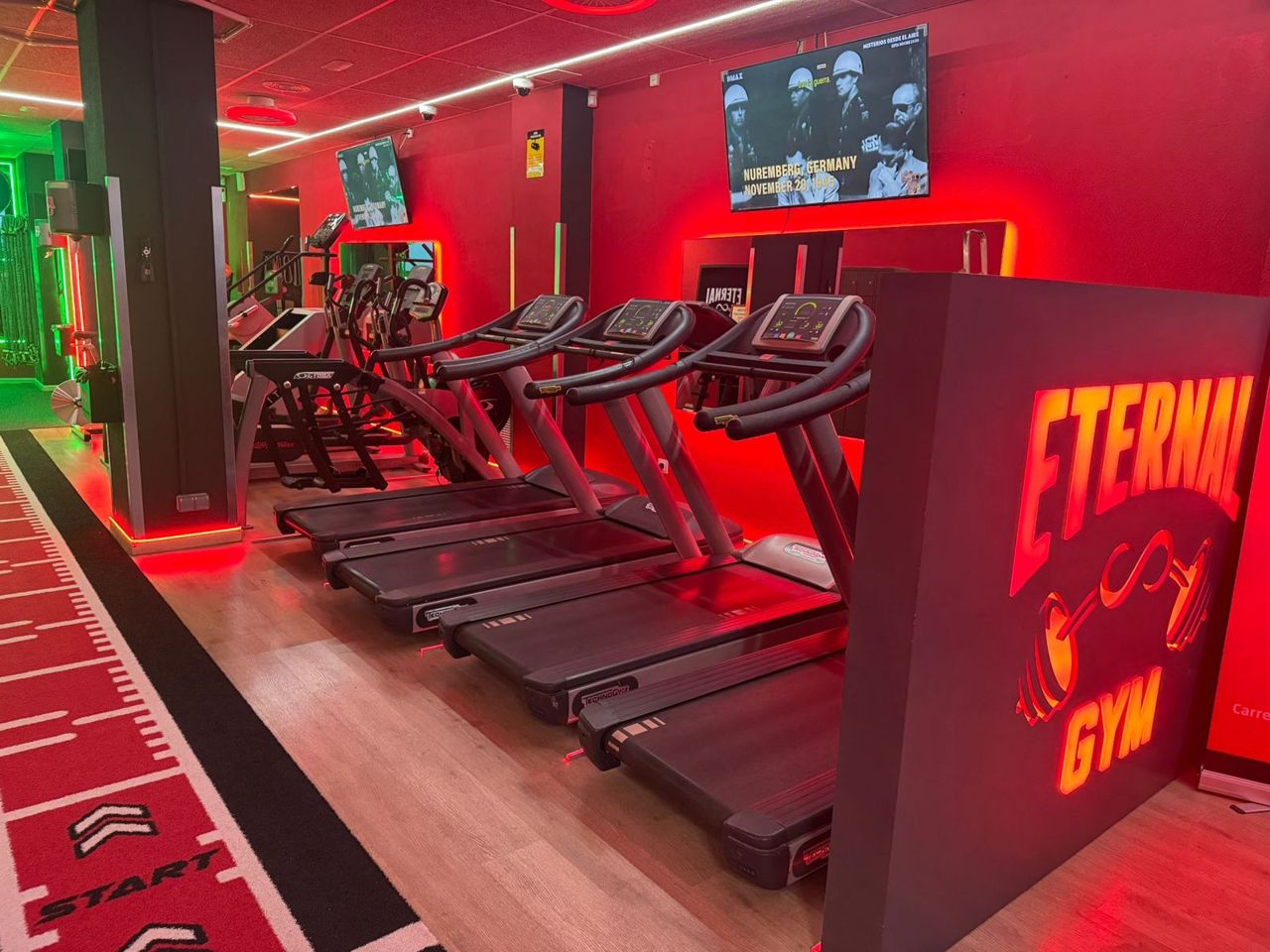Zona de cardio amb cintes de córrer